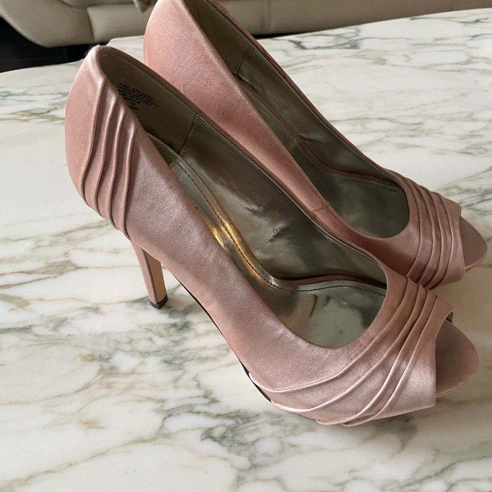 Jacqueline Ferrar Blush Pink Dusty Rose Satin Fabric Heels Formal Peep Shoes 7